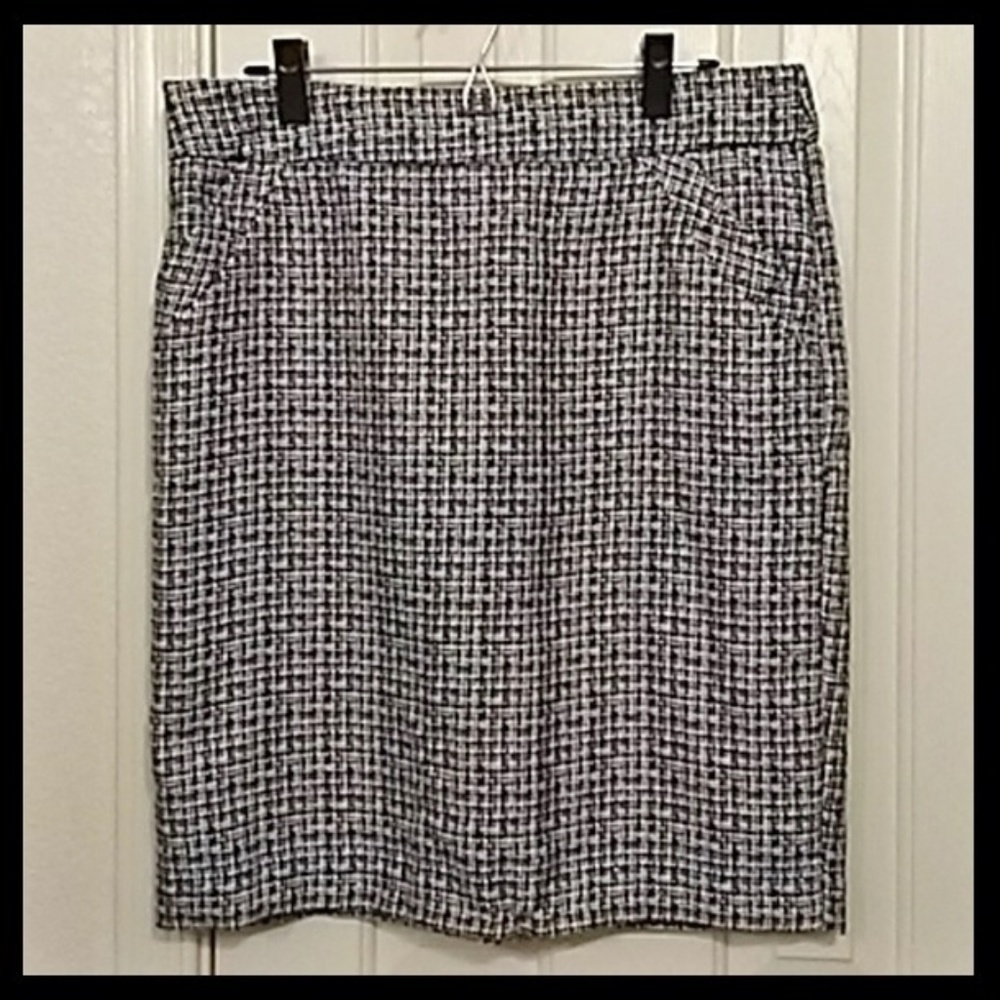 NEW Elementz Plaid Black & White Skirt.